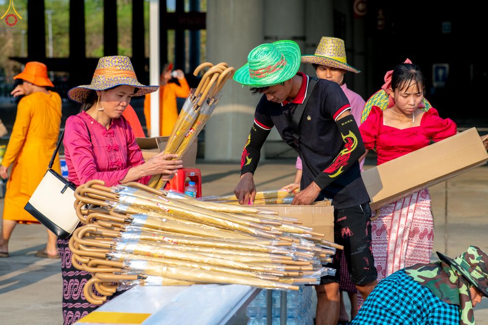ภาพ No.323080:วันที่ 19 เมษายน พ.ศ.2569 การเรียงกล่องไทยธรรม , เตรียมงานจราจร เพื่องานถวายมหาสังฆทาน 40,000 กว่าวัดทั่วประเทศ วันคุ้มครองโลก 22 เมษายน พ.ศ.2569 วัดพระธรรมกาย