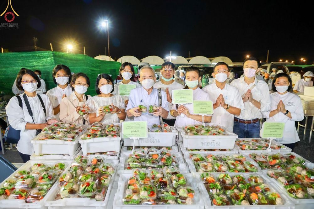 ภาพ No.74093:พิธีถวายภัตตาหารเป็นสังฆทาน แด่คณะพระธรรมยาตราฯ ในโครงการธรรมยาตรากตัญญูบูชา มหาปูชนียาจารย์ พระมงคลเทพมุนี(สด จนฺทสโร) พระผู้ปราบมาร อนุสรณ์สถาน 7 แห่ง ปีที่ 11 วันที่ 25 มกราคม พ.ศ. 2566