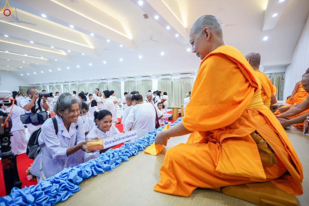 ภาพ No.339400:วันอังคารที่ 14  กรกฎาคม 2569 พิธีทอดผ้าป่าและพิธีตอกเสาเข็มมงคลต้นสุดท้าย องค์พระเจดีย์เพื่อสร้างสันติภาพโลก  ณ ธุดงคสถานพัฒนานิคม อ.พัฒนาพิคม จ.ลพบุรี