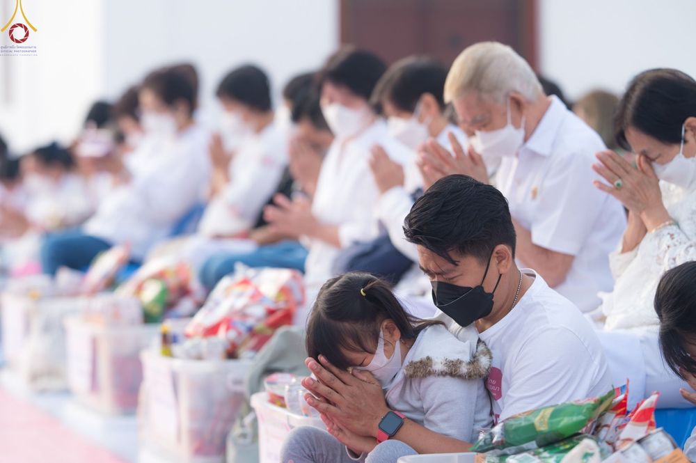 ภาพ No.73657:พิธีตักบาตรพระธรรมยาตราฯ ในโครงการธรรมยาตรากตัญญูบูชา มหาปูชนียาจารย์ พระมงคลเทพมุนี(สด จนฺทสโร) พระผู้ปราบมาร ปีที่ 11 ณ อนุสรณ์สถานลำดับที่ 4 สถานที่เกิดด้วยกายธรรม วัดโบสถ์ (บน) บางคูเวียง อ.บางกรวย จ.นนทบุรี วันที่ 22 มกราคม พ.ศ. 2566