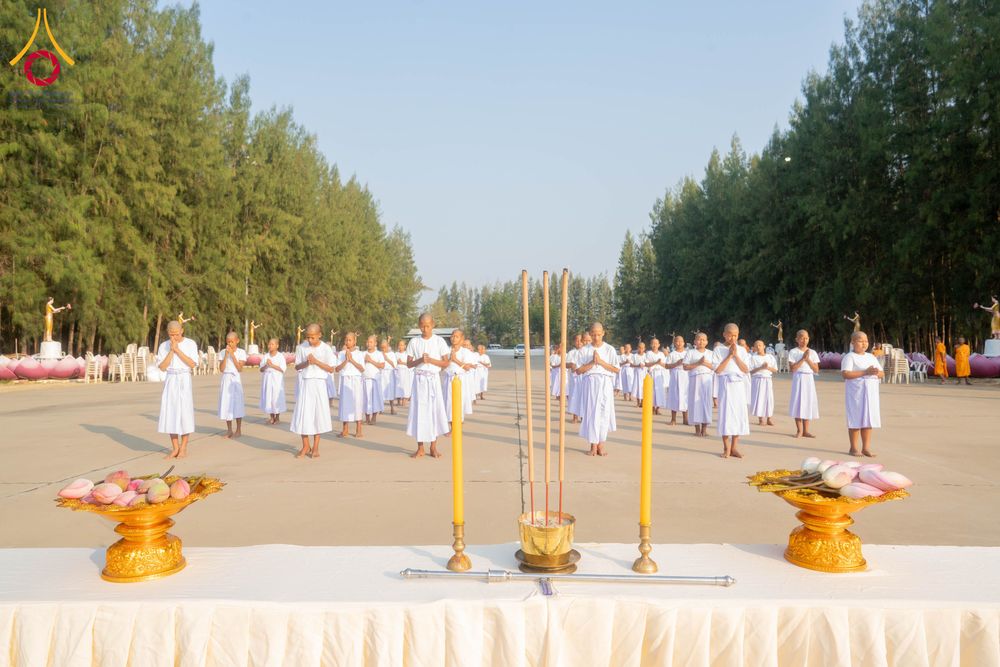 ภาพ No.318656:วันที่ 29 มีนาคม พ.ศ. 2569 พิธีเวียนประทักษิณ มอบผ้าไตร บรรพชาสามเณร  ณ ศูนย์อบรมเยาวชนกาญบุรี