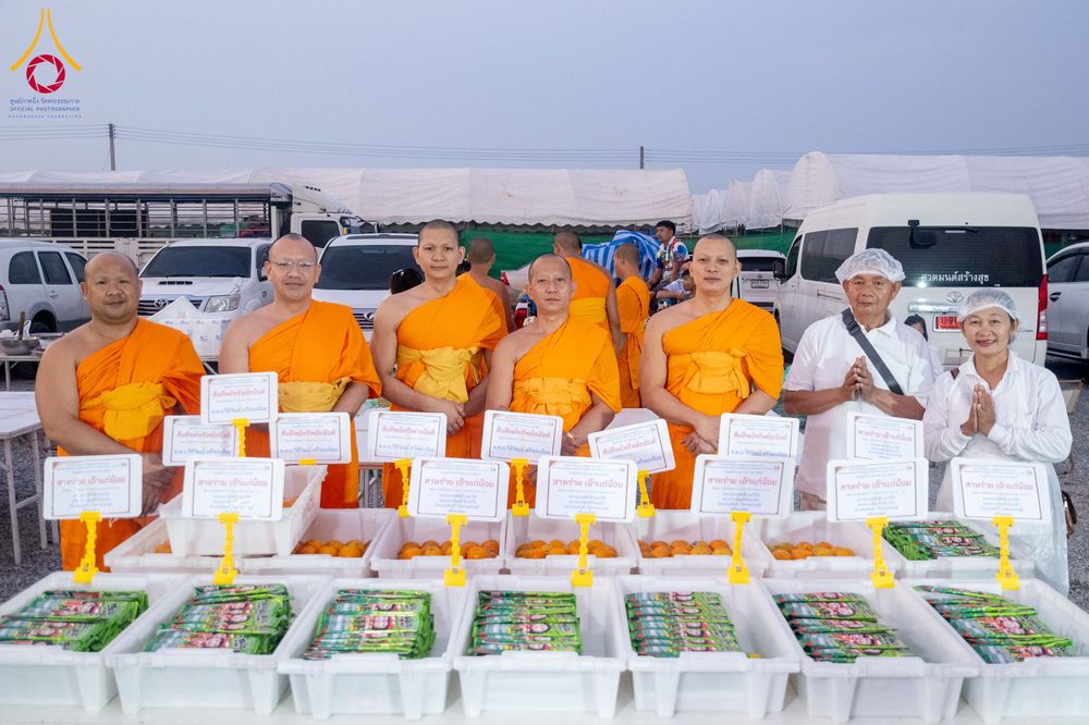 ภาพ No.299108:วันที่ 21 มกราคม พ.ศ. 2569 พิธีถวายภัตตาหารเป็นสังฆทาน แด่พระธรรมยาตรา ณ อนุสรณ์สถานบางปลา วัดบางปลา อำเภอบางเลน จังหวัดนครปฐม ในโครงการธรรมยาตรา กตัญญูบูชา มหาปูชนียาจารย์ พระมงคลเทพมุนี(สด จนฺทสโร) พระผู้ปราบมาร อนุสรณ์สถาน 7 แห่ง ปีที่ 14