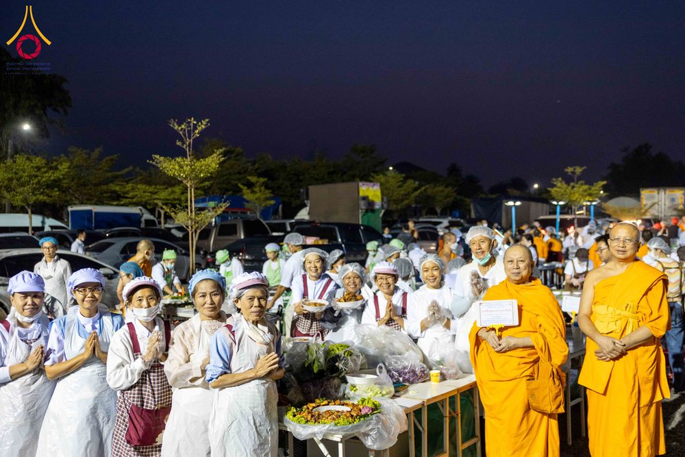 ภาพ No.295464:วันที่ 16 มกราคม พ.ศ. 2569 พิธีถวายภัตตาหารเป็นสังฆทาน แด่พระธรรมยาตรา ณ วัดโบสถ์บน ต.บางคูเวียง จ.นนทบุรี อนุสรณ์สถานลำดับที่ 4 สถานที่เกิดด้วยกายธรรม ในโครงการธรรมยาตรา กตัญญูบูชา มหาปูชนียาจารย์ พระมงคลเทพมุนี(สด จนฺทสโร) พระผู้ปราบมาร อนุสรณ์สถาน 7 แ