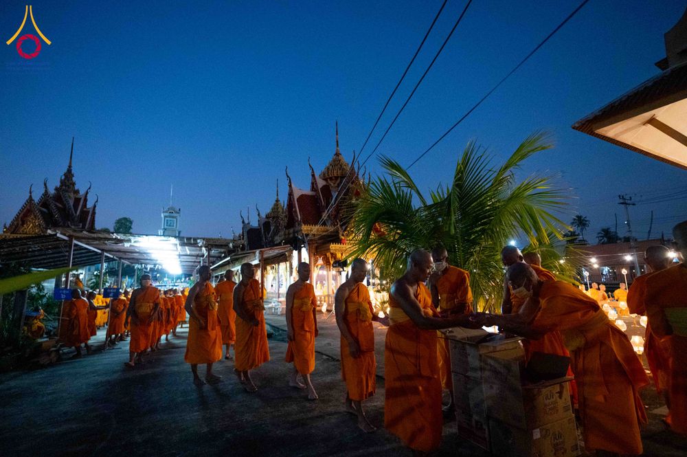 ภาพ No.297437:วันที่ 16 มกราคม พ.ศ. 2569 พิธีลอยประทีปธรรมถวายเป็นพุทธบูชา และบูชาธรรมมหาปูชนียาจารย์  ณ วัดโบสถ์บน ต.บางคูเวียง จ.นนทบุรี อนุสรณ์สถานลำดับที่ 4 สถานที่เกิดด้วยกายธรรม ในโครงการธรรมยาตรา กตัญญูบูชา มหาปูชนียาจารย์ พระมงคลเทพมุนี(สด จนฺทสโร) พระผู้ปราบม