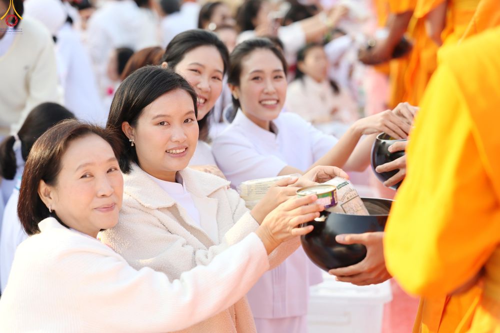 ภาพ No.292467:วันที่ 11 มกราคม พ.ศ. 2569 พิธีตักบาตรพระธรรมยาตรา ณ อนุสรณ์สถานคลองบางนางแท่น อ.สามพราน จ.นครปฐม ในโครงการธรรมยาตรา กตัญญูบูชา มหาปูชนียาจารย์ พระมงคลเทพมุนี(สด จนฺทสโร) พระผู้ปราบมาร อนุสรณ์สถาน 7 แห่ง ปีที่ 14