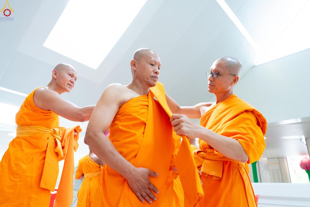 ภาพ No.330769:วันวิสาขบูชา อาทิตย์ที่ 31 พฤษภาคม พ.ศ.2569 พิธีบรรพชาสามเณรอุบาสก 11 ท่าน , พิธีถวายบาตรผ้าไตร และจตุปัจจัยไทยธรรม แด่สามเณร , พิธีอุปสมบทอุทิศชีวิต , พิธีกล่าวคำกัปปิยภัณฑ์  ณ อุโบสถพระไตรปิฎก วัดพระธรรมกาย จังหวัดปทุมธานี