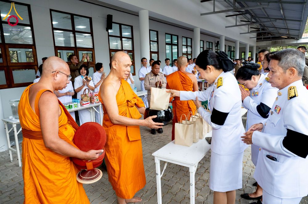 ภาพ No.276019:วันที่ 5 ธันวาคม พ.ศ. 2568 พสกนิกรอำเภอคลองหลวง พร้อมใจบำเพ็ญกุศลอุทิศถวาย “ในหลวงรัชกาลที่ 9” น้อมรำลึกในพระมหากรุณาธิคุณ เนื่องในวันคล้ายวันพระบรมราชสมภพ วันชาติ และวันพ่อแห่งชาติ ณ อาคารปลูกศรัทธา 2 วัดพระธรรมกาย อำเภอคลองหลวง จังหวัดปทุมธานี