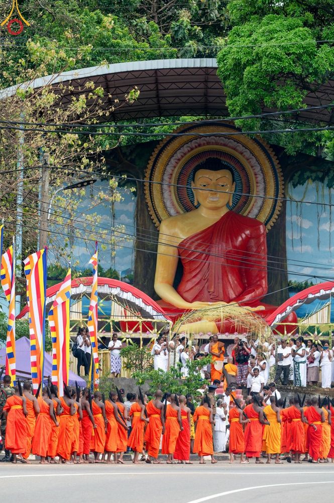 ภาพ No.140142:PhotoStory มหาศรัทธา ธรรมยาตราศรีลังกา EP.3  โครงการสยาม-ลังกา ธรรมยาตรา ฉลองเทศกาลวิสาขบูชาแห่งชาติ ศรีลังกา  บูชาธรรม 80 ปีหลวงพ่อธัมมชโย เส้นทางจาก เมืองดัมบูลลา ไปยัง เมืองมาตะเล  ตั้งแต่วันที่ 17-20 พฤษภาคม พ.ศ. 2567