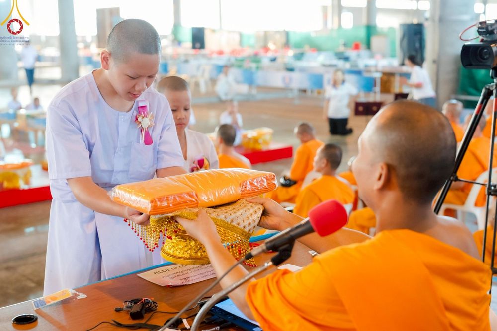 ภาพ No.214595:วันศุกร์ที่ 4 เมษายน พ.ศ.2568 นาคธรรมทายาทตักบาตรพระพี่เลี้ยง ในโครงการบรรพชาสามเณร ฟื้นฟูพระพุทธศาสนาทั่วไทย ณ วิหารคด 22 วัดพระธรรมกาย