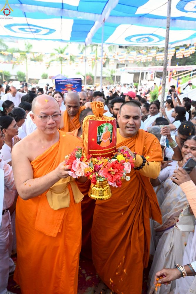 ภาพ No.263511:วันที่ 18 ตุลาคม พ.ศ. 2568 พิธีแห่กฐิน และกฐินสมทบหลวงพ่อ ธัมมชโย  ถวายแด่ วัดพุทธภูมิ เมืองโภปาล รัฐมัธยประเทศ ประเทศอินเดีย 