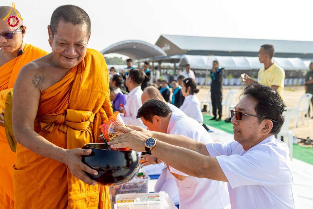 ภาพ No.230158:วันเสาร์ที่ 28 มิถุนายน พ.ศ. 2568 พิธีถวายสังฆทาน 323 วัด 4 จังหวัดชายแดนใต้ ปีที่ 21 ครั้งที่ 178 พิธีมอบกองทุนหนุนแรงใจช่วยครูใต้ ปีที่ 18 ครั้งที่ 142 ณ ศูนย์อบรมเยาวชนจังหวัดปัตตานี