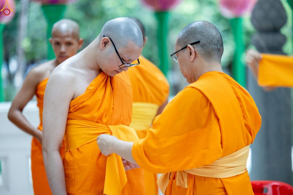 ภาพ No.229153:วันเสาร์ที่ 14 มิถุนายน พ.ศ. 2568 พิธีบรรพชา , พิธีถวายบาตร , พิธีอุปสมบท ในโครงการบรรพชาอุปสมบทหมู่ ผู้บริหารรุ่นที่ 15 และ อุดมศึกษา รุ่นที่ 52 ณ โบสถ์พระไตรปิฎก วัดพระธรรมกาย