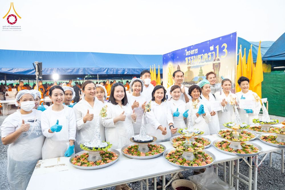 ภาพ No.200203:พิธีถวายภัตตาหารเป็นสังฆทาน แด่พระธรรมยาตรา ณ อนุสรณ์สถานบางปลา วัดบางปลา อำเภอบางเลน จังหวัดนครปฐม ในโครงการธรรมยาตรา กตัญญูบูชา มหาปูชนียาจารย์ พระมงคลเทพมุนี(สด จนฺทสโร) พระผู้ปราบมาร อนุสรณ์สถาน 7 แห่ง ปีที่ 13 วันที่ 23 มกราคม พ.ศ. 2568