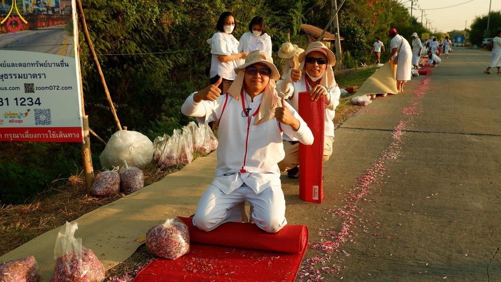 ภาพ No.198725:V.50 สารพัดV สารพัดดี ที่ธรรมยาตรา ในโครงการธรรมยาตรา กตัญญูบูชา มหาปูชนียาจารย์ พระมงคลเทพมุนี(สด จนฺทสโร) พระผู้ปราบมาร อนุสรณ์สถาน 7 แห่ง ปีที่ 13 ระหว่างวันที่ 2-31 มกราคม พ.ศ. 2568
