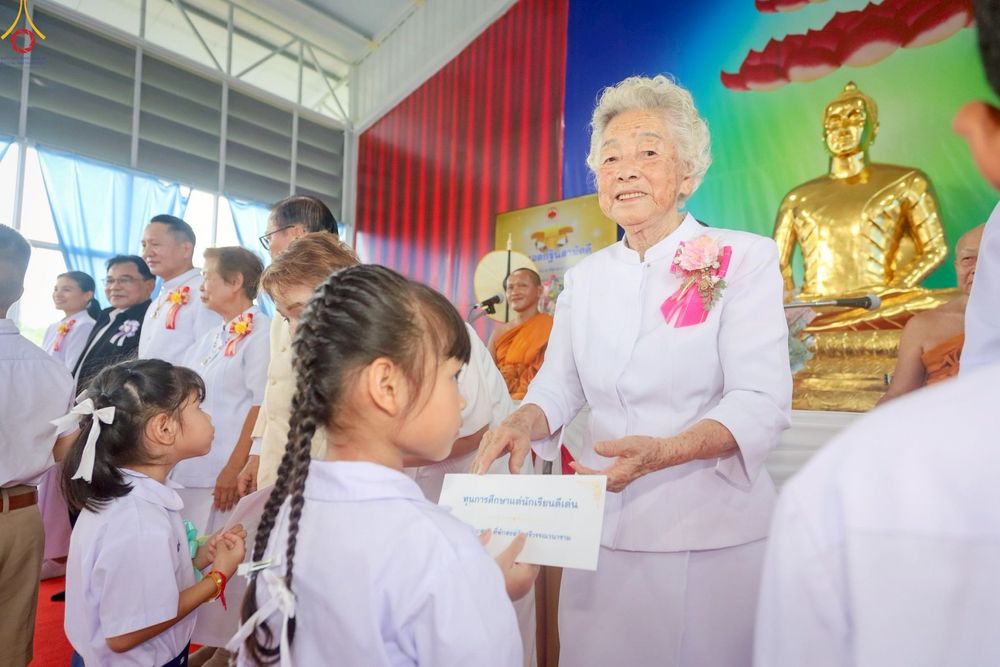 ภาพ No.272685:วันที่ 1 พฤศจิกายน พ.ศ. 2568 พิธีทอดกฐินสามัคคีทั่วไทย ณ วัดศรีวรรณวนาราม ต.คลองสาม อ.คลองหลวง จ.ปทุมธานี โดยคณะศิษยานุศิษย์ บูชาธรรม 81 ปี หลวงพ่อธัมมชโย