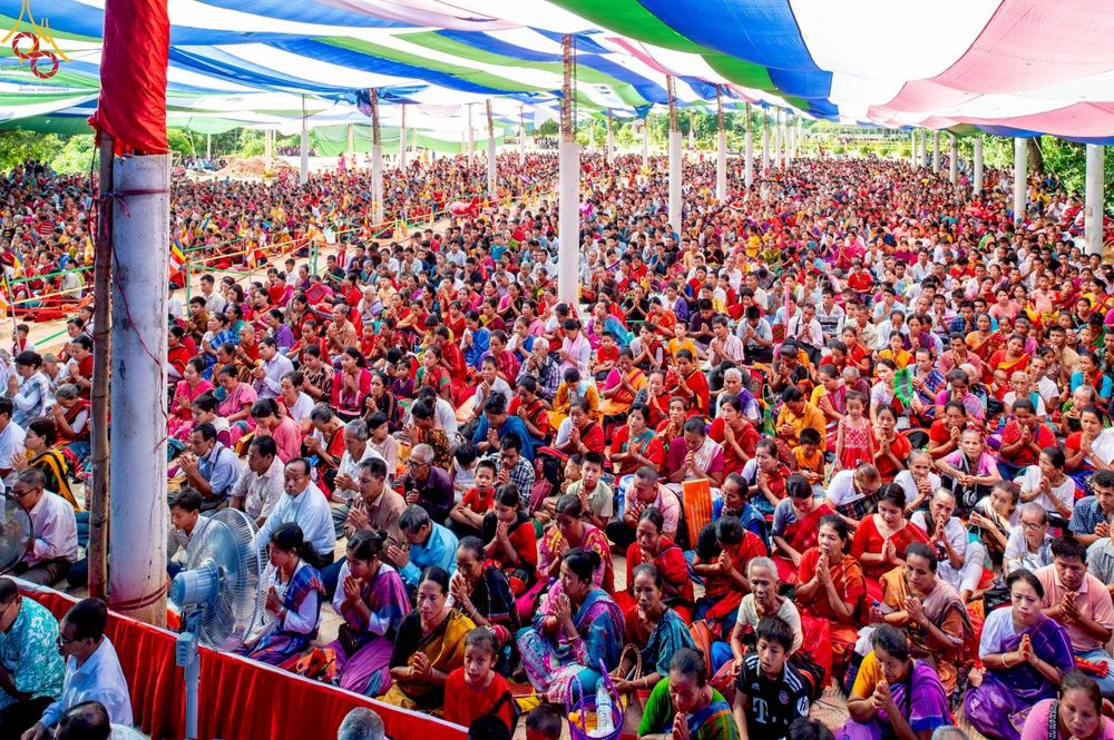 ภาพ No.261640:วันที่ 19 ตุลาคม พ.ศ. 2568 พิธีทอดกฐินสมทบ วัดกัลยาณมิตรต่างประเทศ บูชาธรรม 81 ปี หลวงพ่อธัมมชโย ณ วัดสารนาถ เมืองคาร์การชารี ประเทศบังกลาเทศ 