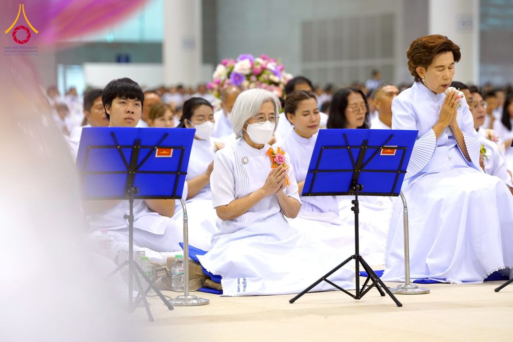 ภาพ No.215304:วันอาทิตย์ต้นเดือนที่ 6 เมษายน พ.ศ. 2568 พิธีบูชาข้าวพระ สภาธรรมกายสากล วัดพระธรรมกาย