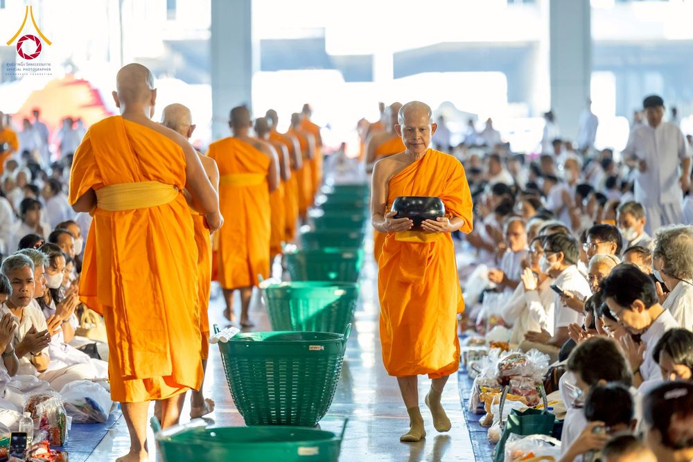 ภาพ No.276998:วันอาทิตย์ที่ 7 ธันวาคม พ.ศ. 2568 พิธีตักบาตรอาทิตย์ต้นเดือน ณ บ้านแก้วเรือนทองคุณยายฯ วัดพระธรรมกาย