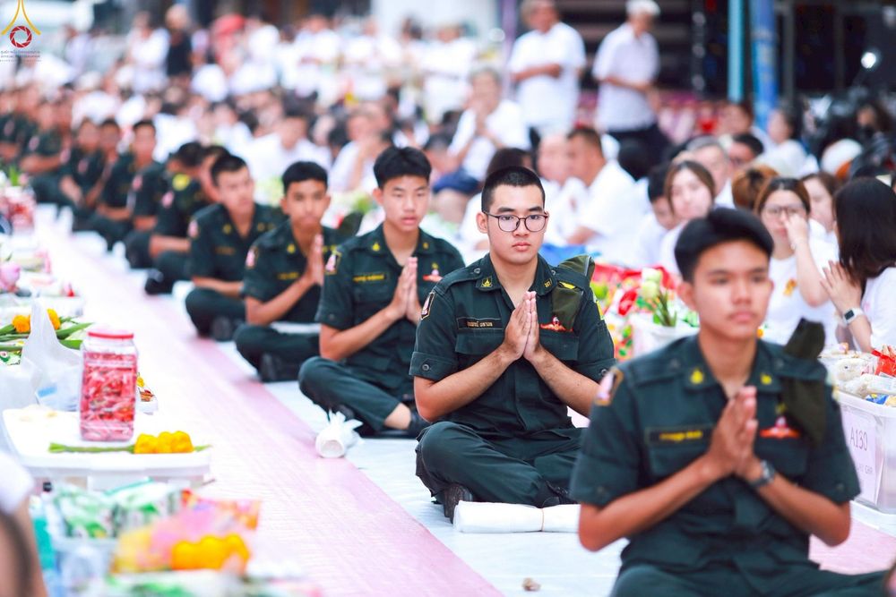 ภาพ No.237063:วันอาทิตย์ที่ 10 สิงหาคม พ.ศ. 2568 มหาสังฆทานครั้งยิ่งใหญ่ ตักบาตรพระ 10,000 รูป ถ.นิพัทธ์อุทิศ 3 ใจกลางนครหาดใหญ่ จ.สงขลา (ชุดที่ 2)