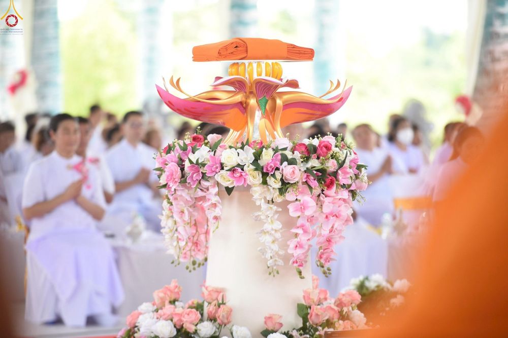 ภาพ No.262417:วันที่ 19 ตุลาคม พ.ศ. 2568 พิธีทอดกฐินสถาปนา แผ่นบันมงคลมหาเศรษฐี อาคาร 80 ปี หลวงพ่อธัมมชโย ในโครงการกฐินสามัคคีทั่วไทย 30,000 วัด บูชาธรรม 81 ปี หลวงพ่อธัมมชโย โดยคณะศิษยานุศิษย์วัดพระธรรมกาย ณ ศูนย์ปฏิบัติธรรมวิหารแดง ต.เจริญธรรม อ.วิหารแดง จ.สระบุรี