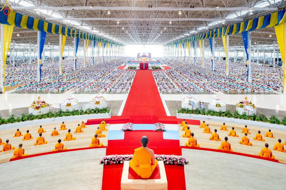 ภาพ No.236064:วันที่ 3 สิงหาคม พ.ศ. 2568 พิธีบูชาข้าวพระ ณ สภาธรรมกายสากล วัดพระธรรมกาย