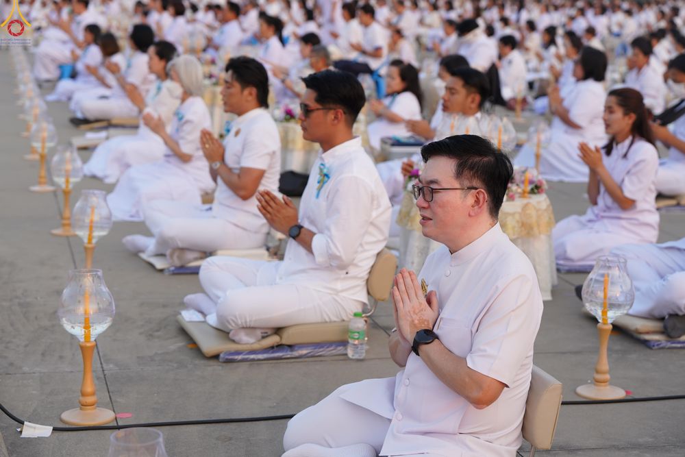 ภาพ No.307484:วันที่ 31 มกราคม พ.ศ. 2569 พิธีจุดประทีปธรรมถวายเป็นพุทธบูชา  และบูชาธรรมมหาปูชนียาจารย์ (ภาพชุดที่ 2) ณ วัดพระธรรมกาย ปทุมธานี ในโครงการธรรมยาตรา กตัญญูบูชา มหาปูชนียาจารย์ พระมงคลเทพมุนี(สด จนฺทสโร) พระผู้ปราบมาร อนุสรณ์สถาน 7 แห่ง ปีที่ 14