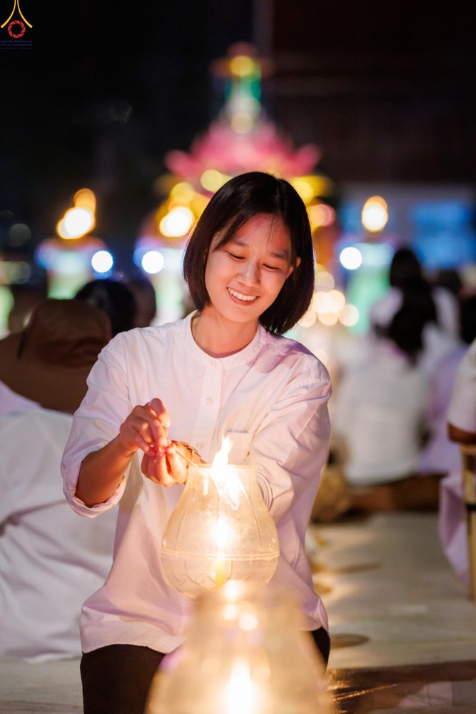 ภาพ No.294065:วันที่ 13 มกราคม พ.ศ. 2569 พิธีจุดประทีปถวายเป็นพุทธบูชา และบูชาธรรมมหาปูชนียาจารย์  (ภาพชุดที่ 2) ณ วัดสองพี่น้อง ต.ต้นตาล อ.สองพี่น้อง จ.สุพรรณบุรี ในโครงการธรรมยาตรา กตัญญูบูชา มหาปูชนียาจารย์ พระมงคลเทพมุนี(สด จนฺทสโร) พระผู้ปราบมาร อนุสรณ์สถาน 7 แห่