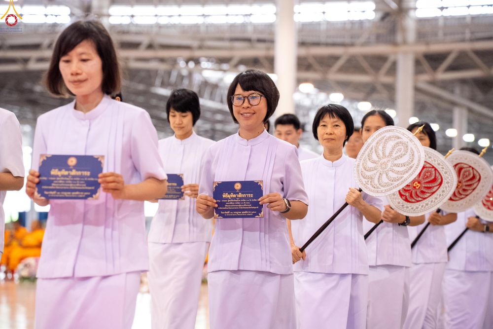 ภาพ No.339069:วันอาทิตย์ที่ 12 กรกฎาคม พ.ศ.2569 พิธีมุทิตาผู้สอบได้เปรียญธรรม ประโยค 1-2 ถึง ป.ธ.9 และ บ.ศ.1-2 ถึง บ.ศ.6 สำนักศาสนศึกษาวัดพระธรรมกาย ประจำปี 2569, พิธีมอบตราตั้งแต่งตั้งอาจารย์ใหญ่ สำนักศาสนศึกษาวัดพระธรรมกาย