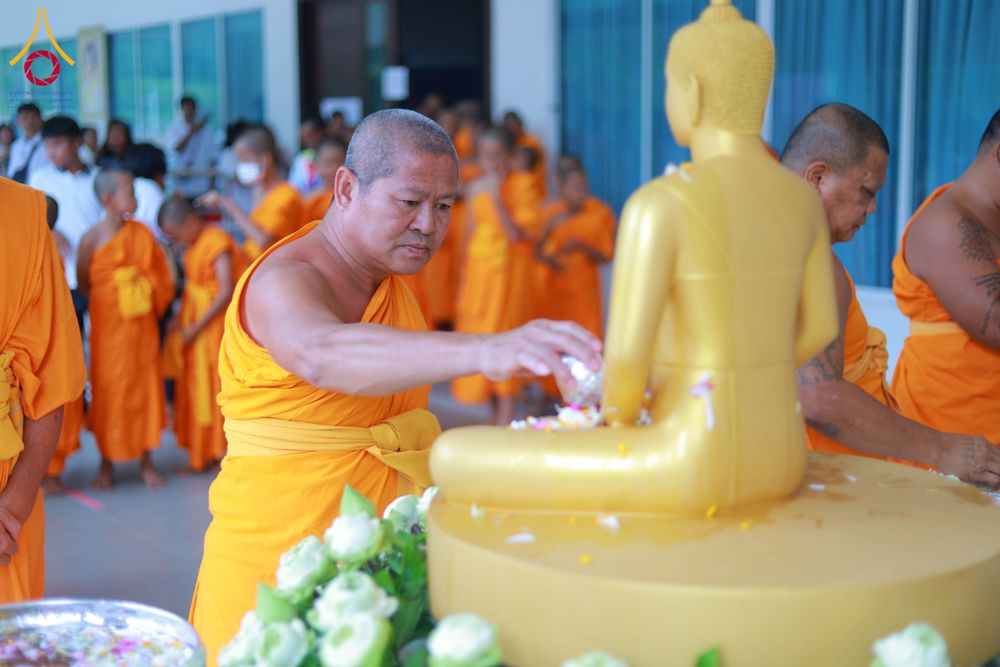ภาพ No.321918:วันที่ 12 เมษายน พ.ศ.2569 ตักบาตรสงกรานต์ฉลองสามเณรใหม่  ณ ศูนย์ปฏิบัติธรรมระยอง(บ้านช่องลม)