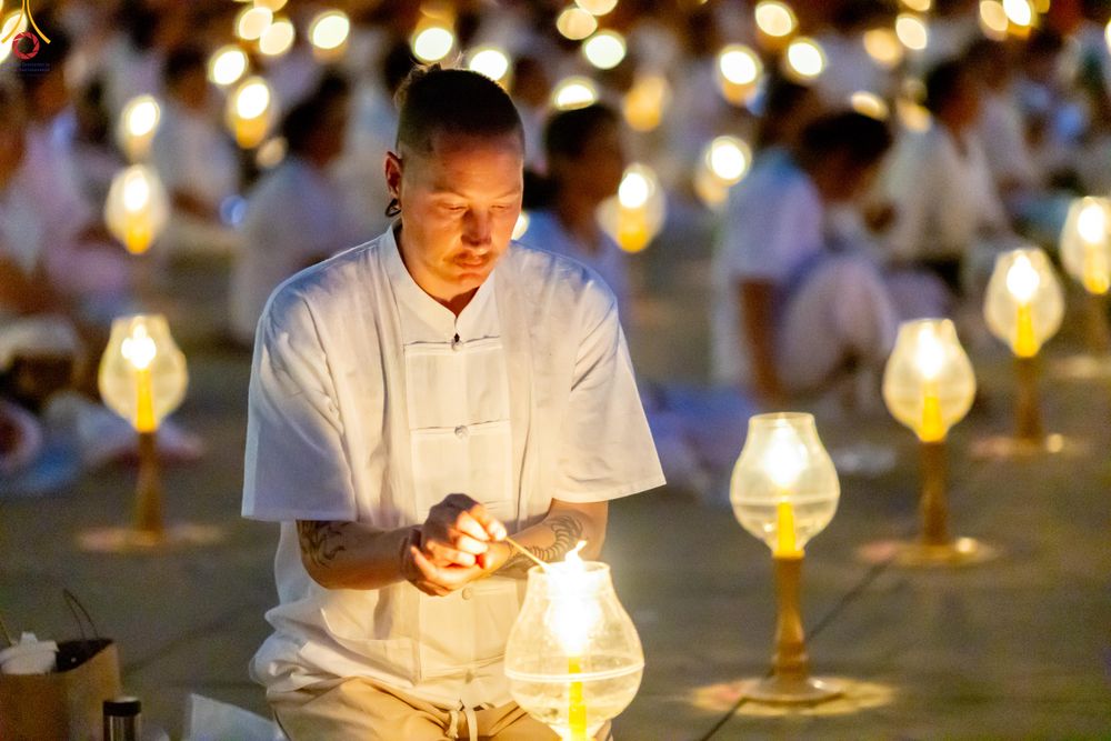 ภาพ No.308000:วันที่ 31 มกราคม พ.ศ. 2569 พิธีจุดประทีปธรรมถวายเป็นพุทธบูชา  และบูชาธรรมมหาปูชนียาจารย์ (ภาพชุดที่ 3) ณ วัดพระธรรมกาย ปทุมธานี ในโครงการธรรมยาตรา กตัญญูบูชา มหาปูชนียาจารย์ พระมงคลเทพมุนี(สด จนฺทสโร) พระผู้ปราบมาร อนุสรณ์สถาน 7 แห่ง ปีที่ 14