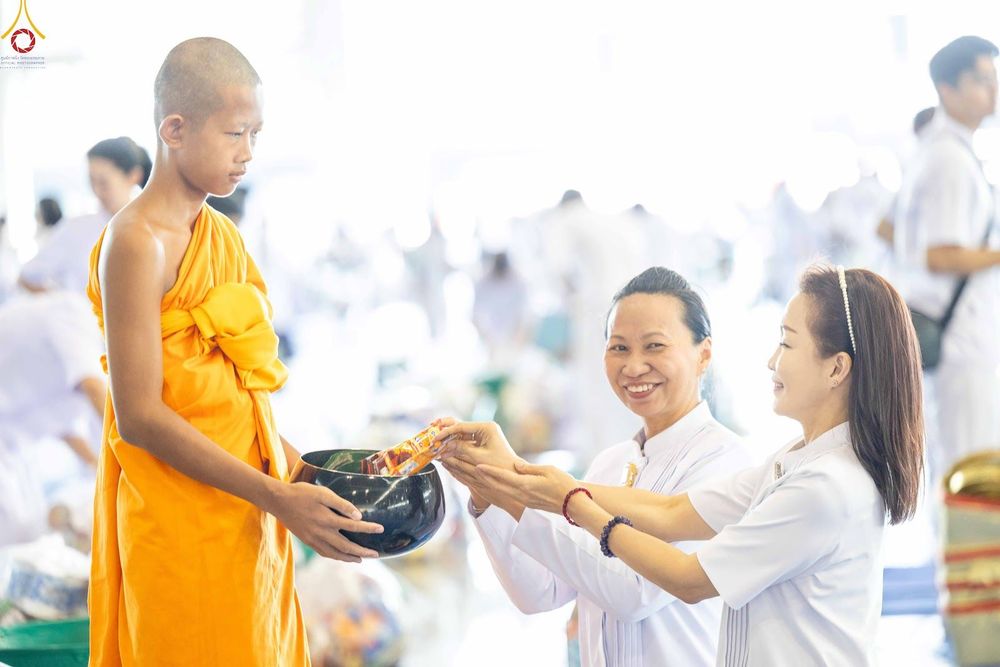 ภาพ No.345449:วันพฤหัสบดีที่ 27 สิงหาคม พ.ศ.2569 พิธีตักบาตรในวันธรรมชัย ณ สภาธรรมกายสากล วัดพระธรรมกาย ปทุมธานี