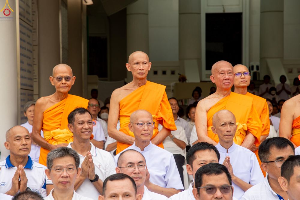 ภาพ No.330278:วันที่ 30 พฤษภาคม พ.ศ.2569 พิธีตัดปอยผมและปลงผม อุบาสกอุปสมบทอุทิศชีวิต 11 ท่าน ณ โบสถ์พระไตรปิฎก วัดพระธรรมกาย จังหวัดปทุมธานี