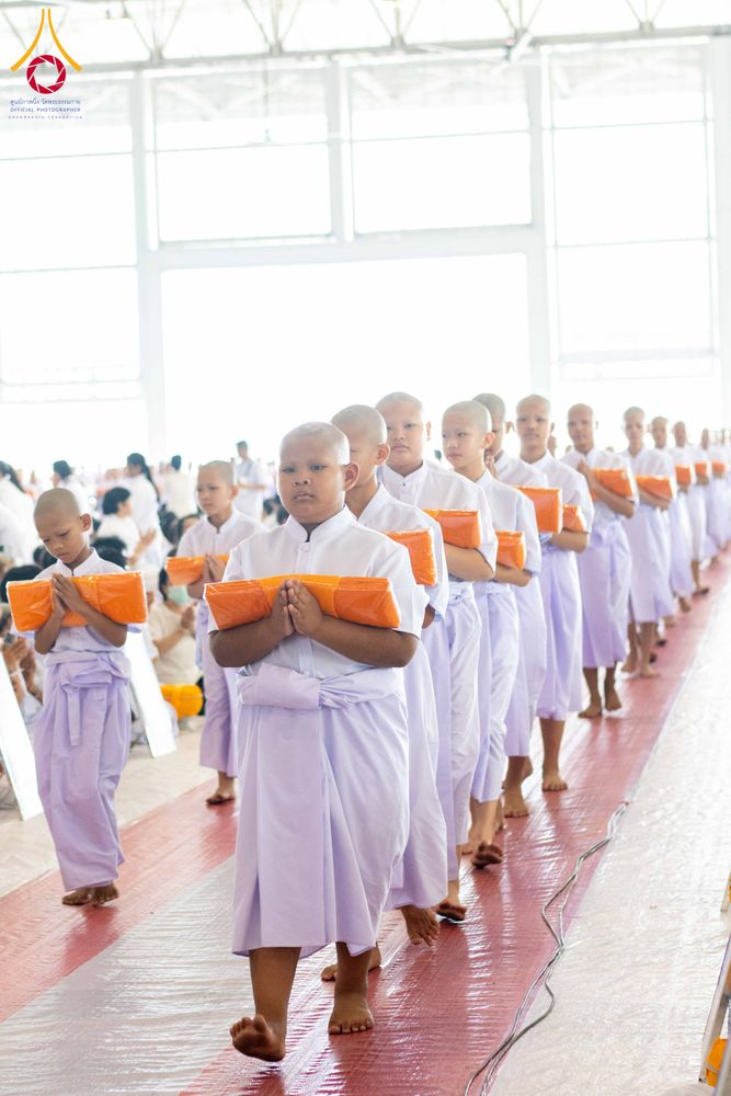 ภาพ No.319489:วันเสาร์ที่ 4 เมษายน พ.ศ.2569 พิธีขอขมา มอบผ้าไตร และถวายบาตรแด่นาคธรรมทายาท ในโครงการบรรพชาสามเณรฟื้นฟูพระพุทธศาสนาทั่วไทย โครงการหน่อแก้วเปรียญธรรม รุ่นที่ 14 โครงการสามเณรยุวธรรมทายาท รุ่นที่ 34 โครงการสามเณรมัชฌิมธรรมทายาท รุ่นที่ 30 ณ สภาธรรมกายสากล