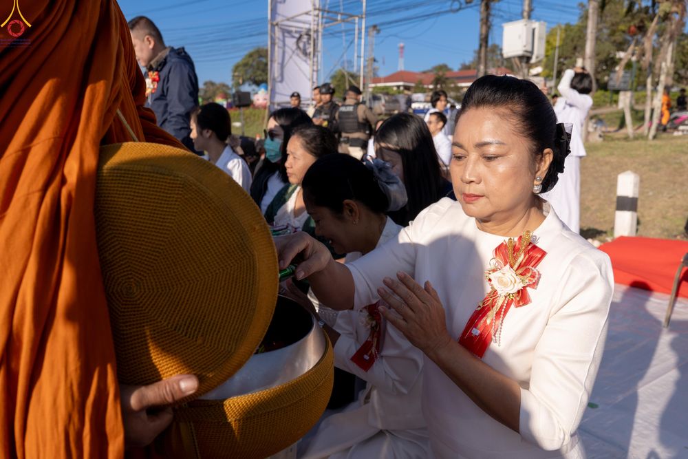 ภาพ No.281442:วันเสาร์ที่ 27 ธันวาคม พ.ศ.2568 พิธีตักบาตรพระ ๑,๐๐๐ รูป   เพื่อความเป็นสิริมงคลแก่ชีวิตและแผ่นดินไทย  มหากุศลครั้งยิ่งใหญ่แห่งปี ส่งท้ายปีเก่า ต้อนรับปีใหม่  ณ ถนนหน้าที่ว่าการอำเภอภูเรือ จังหวัดเลย