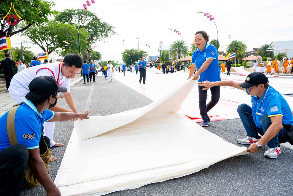 ภาพ No.329514:วันอาทิตย์ที่ 24 พฤษภาคม พ.ศ. 2569 พิธีตักบาตรพระ 1,000 รูป เพื่อถวายเป็นพุทธบูชาในเทศกาลวิสาขบูชาโลก และ ถวายเป็นพระราชกุศล  ณ ลานศิลปวัฒนธรรม เมืองปัตตานี จ.ปัตตานี