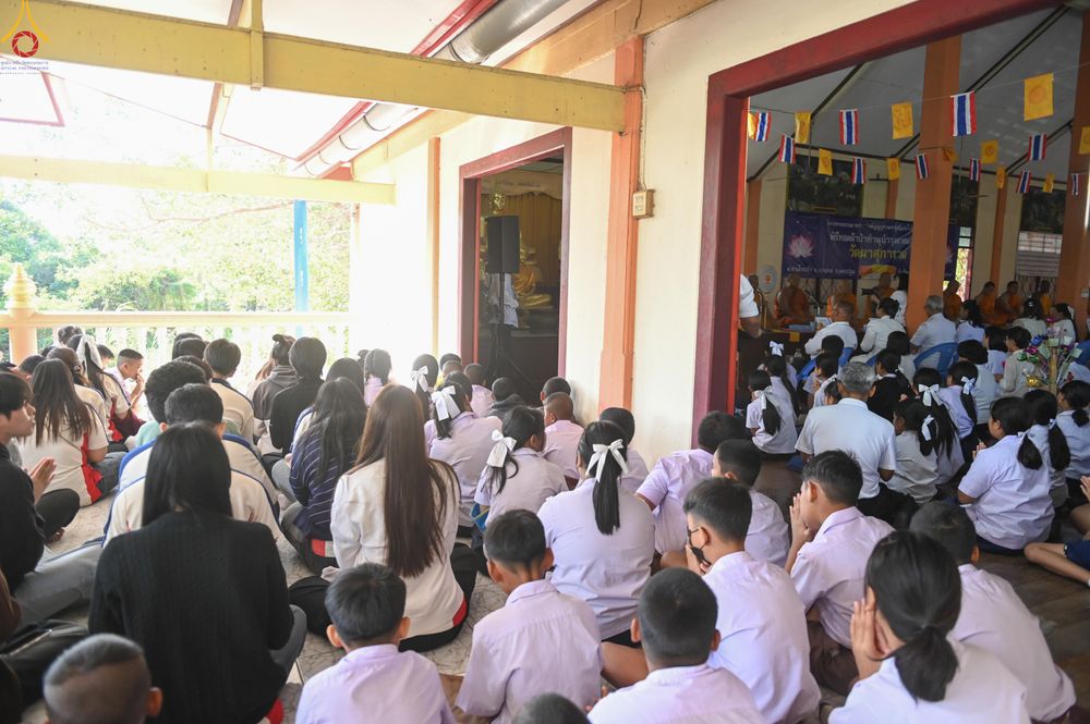 ภาพ No.293376:วันที่ 12 มกราคม พ.ศ. 2569 พิธีทอดผ้าป่าทำนุบำรุงศาสนสถาน ณ วัดผาสุการาม อ.บางเลน จ.นครปฐม ในโครงการธรรมยาตรา กตัญญูบูชา มหาปูชนียาจารย์ พระมงคลเทพมุนี(สด จนฺทสโร) พระผู้ปราบมาร อนุสรณ์สถาน 7 แห่ง ปีที่ 14