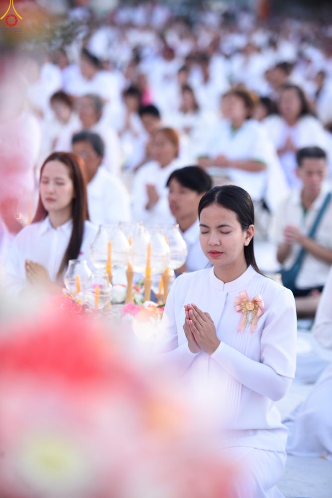 ภาพ No.293976:วันที่ 14 มกราคม พ.ศ. 2569 พิธีจุดประทีปถวายเป็นพุทธบูชา และบูชาธรรมมหาปูชนียาจารย์  ณ วัดสองพี่น้อง ต.ต้นตาล อ.สองพี่น้อง จ.สุพรรณบุรี ในโครงการธรรมยาตรา กตัญญูบูชา มหาปูชนียาจารย์ พระมงคลเทพมุนี(สด จนฺทสโร) พระผู้ปราบมาร อนุสรณ์สถาน 7 แห่ง ปีที่ 14