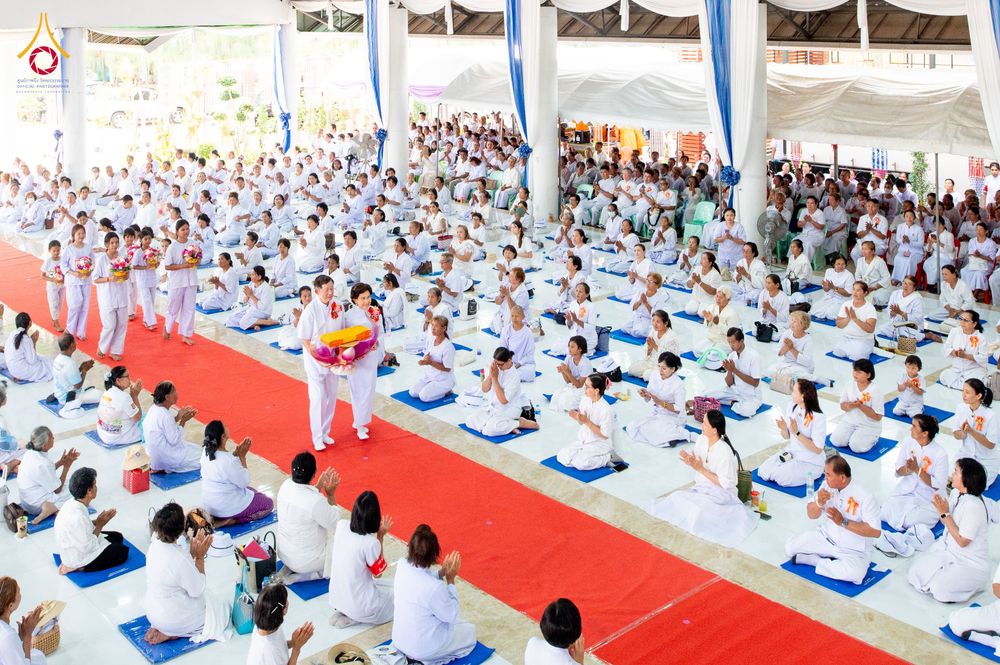 ภาพ No.327120:วันศุกร์ที่ 1 พฤษภาคม พ.ศ.2569 พิธีทอดผ้าป่า โปรยรัตนชาติ ตอกเสาเข็มมงคลต้นแรก สถาปนา “องค์พระเจดีย์เพื่อสร้างสันติภาพโลก” (แห่งแรกของภาคอีสาน) ณ ธุดงคสถานอำนาจเจริญ  อ.เมือง จ.อำนาจเจริญ