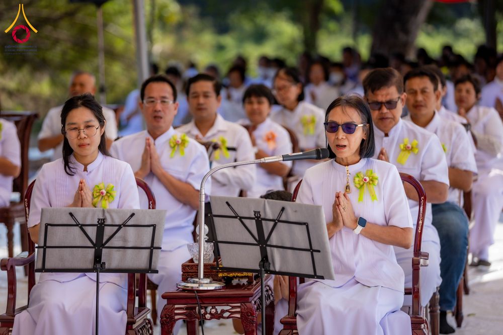 ภาพ No.285783:วันพุธที่ 10 ธันวาคม พ.ศ.2568  พิธีตอกเสาเข็มมงคลต้นสุดท้าย รองรับองค์พระเจดีย์เพื่อสร้างสันติภาพโลก ณ ศูนย์ปฏิบัติธรรมและศูนย์อบรมเยาวชน ชัยนาท