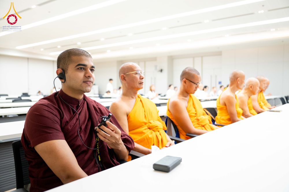 ภาพ No.313104:วันที่ 4 มีนาคม พ.ศ. 2559 หลวงพ่อทัตตชีโว รองเจ้าอาวาสวัดพระธรรมกาย ได้เมตตาถวายการต้อนรับปฏิสันถารพระอาคันตุกะจาก 19 ประเทศ ที่เดินทางมาร่วมงานวันมาฆบูชา ณ วัดพระธรรมกาย