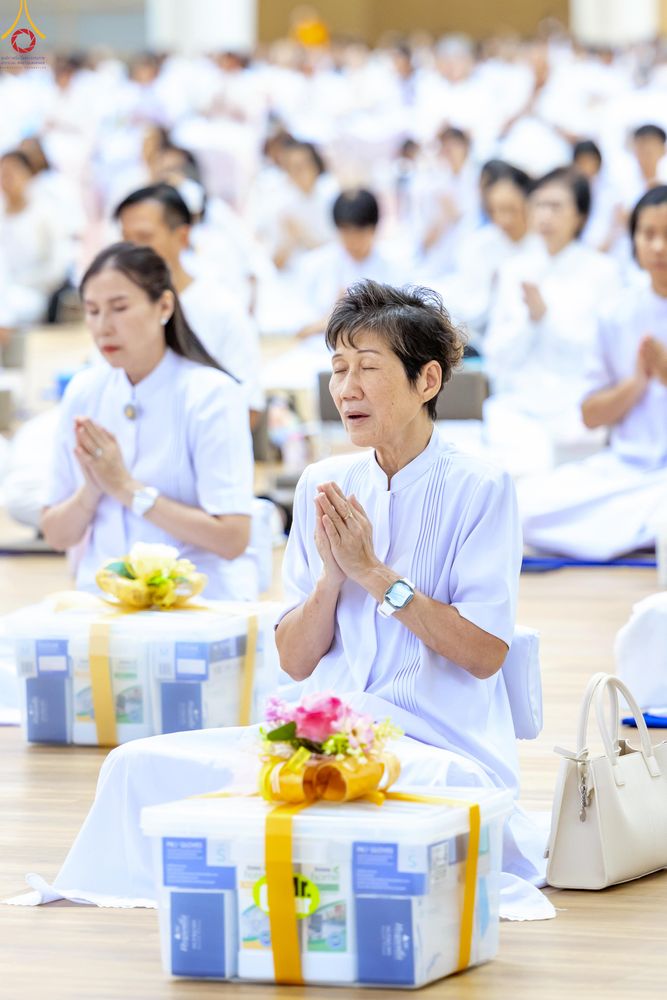 ภาพ No.280544:วันที่ 28 ธันวาคม พ.ศ.2568 พิธีถวายอุปกรณ์ทำความสะอาด ณ ห้องแก้วสารพัดนึก วัดพระธรรมกาย