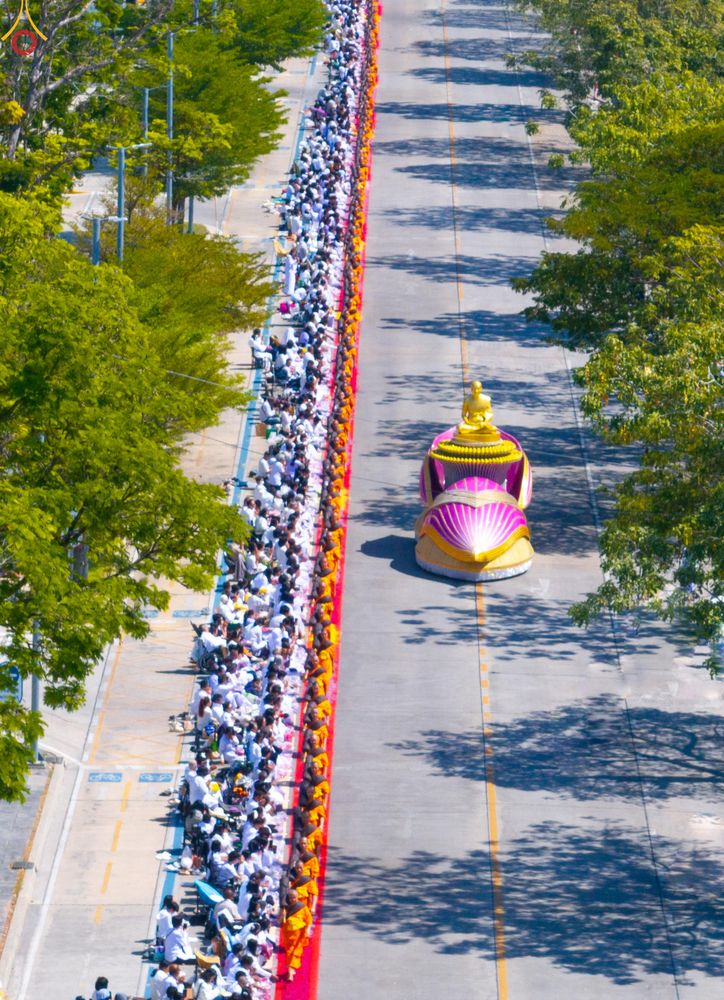 ภาพ No.304582:วันที่ 25 มกราคม พ.ศ. 2569 พิธีต้อนรับพระธรรมยาตรา (ภาพชุดที่ 2) รร.สามัคคีราษฏร์บำรุง-วัดพระธรรมกาย ในโครงการธรรมยาตรา กตัญญูบูชา มหาปูชนียาจารย์ พระมงคลเทพมุนี(สด จนฺทสโร) พระผู้ปราบมาร อนุสรณ์สถาน 7 แห่ง ปีที่ 14