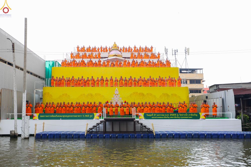 ภาพ No.300068:วันที่ 22 มกราคม พ.ศ.2569 พระธรรมยาตราปฏิบัติธรรม และถ่ายภาพหมู่ประวัติศาสตร์ ณ อาคารธรรมยาตรา กตัญญูบูชามหาปูชนียาจารย์  ตรงข้ามวัดปากน้ำภาษีเจริญ จ.กรุงเทพมหานคร ในโครงการธรรมยาตรา กตัญญูบูชา มหาปูชนียาจารย์ พระมงคลเทพมุนี(สด จนฺทสโร) พระผู้ปราบมาร อนุ