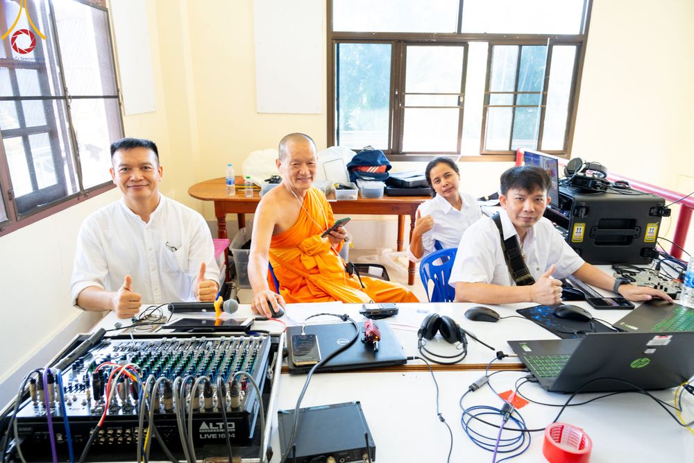 ภาพ No.311083:วันพฤหัสบดีที่ 26 กุมภาพันธ์ พ.ศ. 2569 พิธีถวายสังฆทานแด่คณะสงฆ์ 323 วัด ปีที่ 22 ครั้งที่ 182 พิธีมอบกองทุนหนุนแรงใจช่วยครูใต้ ปีที่ 19 ครั้งที่ 145 และพิธีทำบุญอุทิศส่วนกุศลให้ผู้วายชนม์