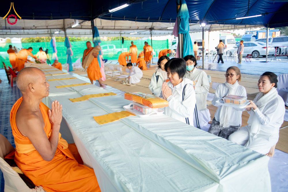 ภาพ No.290823:วันที่ 9 มกราคม พ.ศ. 2569 พิธีถวายภัตตาหารเป็นสังฆทาน แด่พระธรรมยาตรา ณ อนุสรณ์สถานคลองบางนางแท่น อ.สามพราน จ.นครปฐม ในโครงการธรรมยาตรา กตัญญูบูชา มหาปูชนียาจารย์ พระมงคลเทพมุนี(สด จนฺทสโร) พระผู้ปราบมาร อนุสรณ์สถาน 7 แห่ง ปีที่ 14