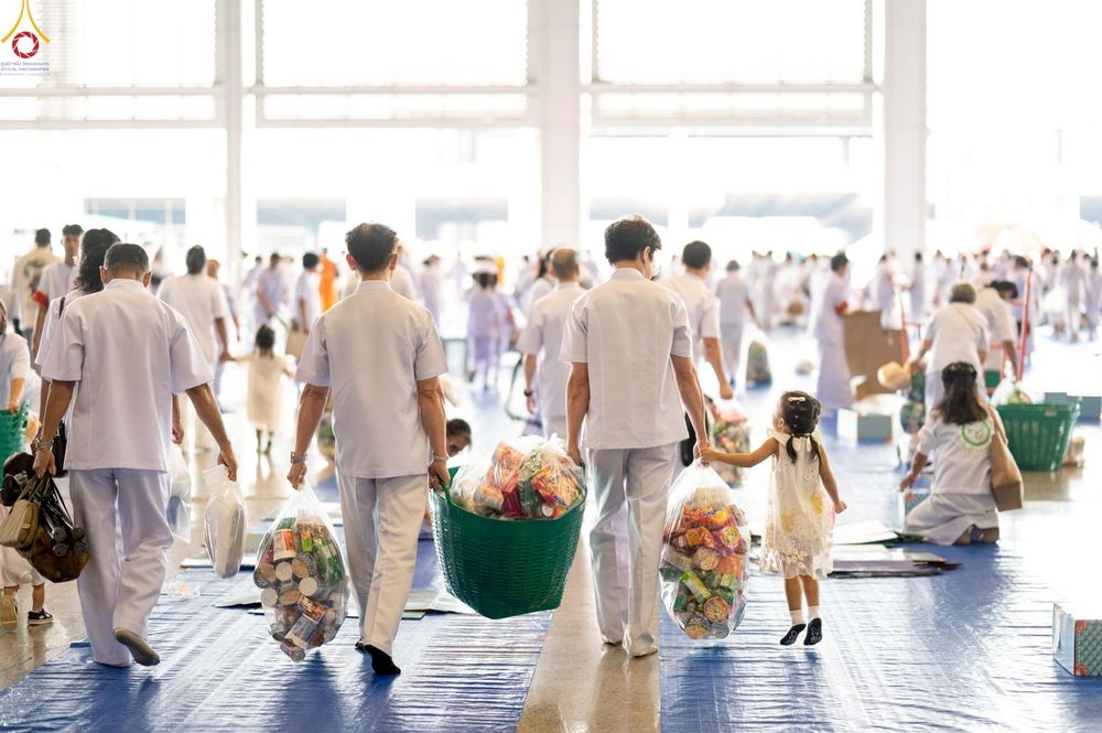 ภาพ No.263982:วันอาทิตย์ที่ 2 พฤศจิกายน พ.ศ. 2568 พิธีตักบาตรอาทิตย์ต้นเดือน ณ บ้านแก้วเรือนทองคุณยายฯ วัดพระธรรมกาย