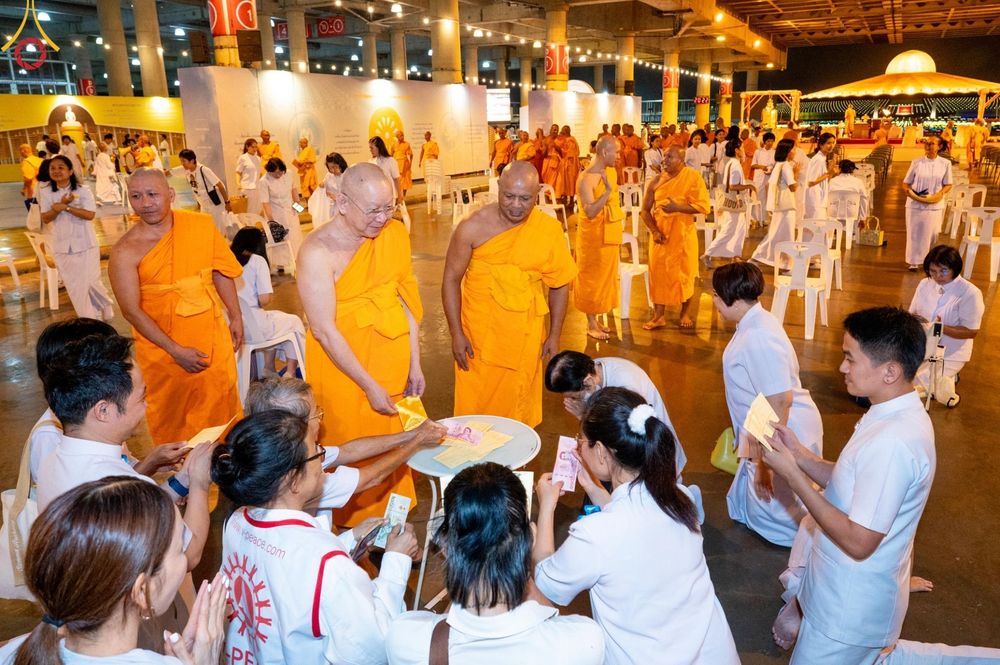 ภาพ No.154937:พิธีจุดประทีป, พิธีฉลองชัยสวดมนต์บทธัมมจักกัปปวัตนสูตร ณ มหารัตนวิหารคด วัดพระธรรมกาย วันอังคารที่ 17 กันยายน พ.ศ. 2567