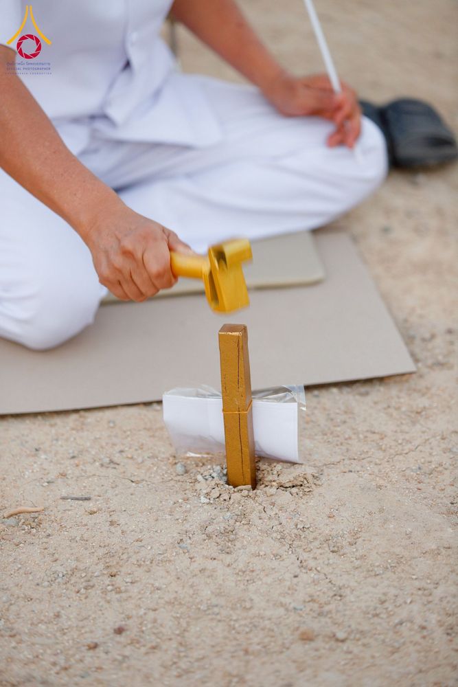 ภาพ No.275210:วันอาทิตย์ที่ 30 พฤศจิกายน พ.ศ. 2568 พิธีตอกเสาเข็ม "สร้างองค์พระเจดีย์เพื่อสร้างสันติภาพโลก" ต้นสุดท้าย ณ ศูนย์ปฏิบัติธรรมระยอง (บ้านช่องลม)