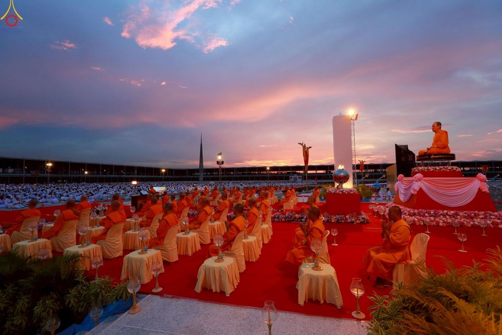 ภาพ No.253018:วันที่ 10 ตุลาคม พ.ศ. 2568 พิธีปลูกต้นทรัพย์บานชื่น ณ ลานธรรม วัดพระธรรมกาย