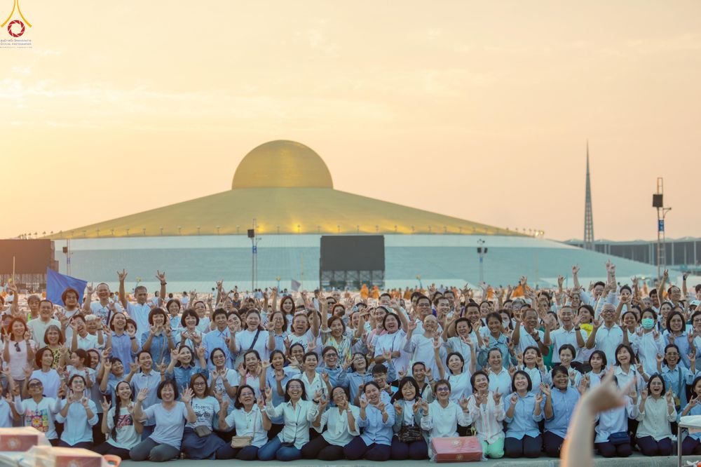 ภาพ No.322653:วันที่ 17 เมษายน พ.ศ.2569 การเรียงกล่องไทยธรรม เรียงน้ำดื่ม เรียงร่ม ณ ลานธรรมพระมหาธรรมกายเจดีย์ เพื่องานถวายมหาสังฆทาน 40,000 กว่าวัดทั่วประเทศ วันคุ้มครองโลก 22 เมษายน พ.ศ.2569 วัดพระธรรมกาย